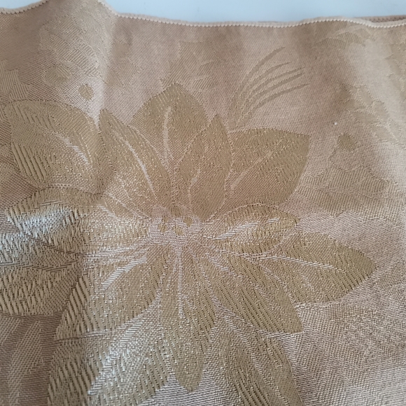 Martha Stewart Everyday Gold Brocade Napkins Set Of 8 16" x 16" Cotton & Polye - Picture 2 of 3